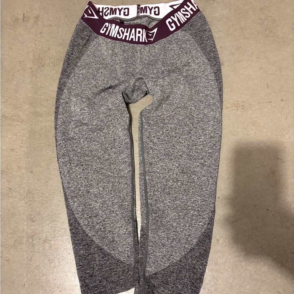 Gym shark leggings